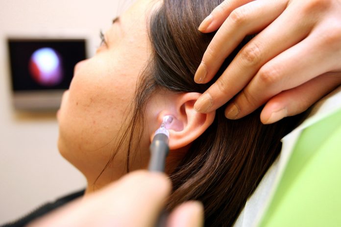 How to remove stubborn ear wax at home?